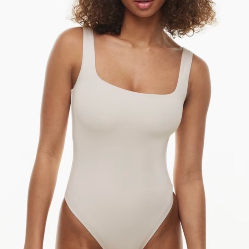 Aritzia Babaton Contour Square Neck Bodysuit Matte Pearle
